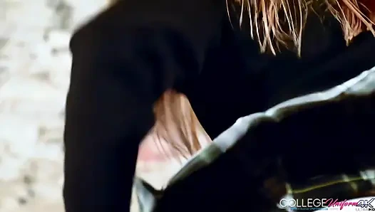 Yukarı sk!rt hayranı lily s