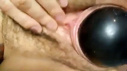 Mor, oyuncağının tadını çıkarıyor, pofuduk :)