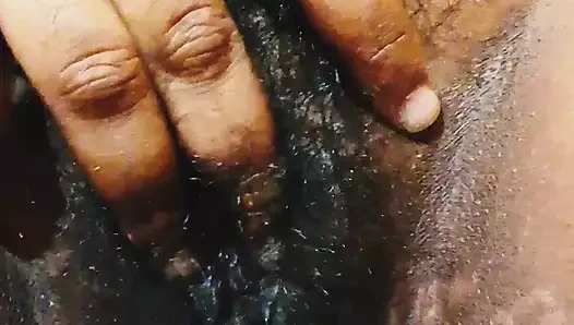 Ev sahibi viral video için alışverişe çıktığında mutfakta yalnız hizmetçi