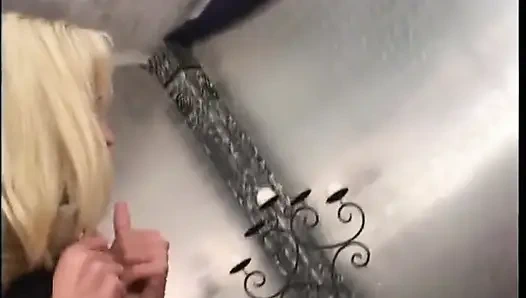 Seksi sarışın kız götte yarak seviyor