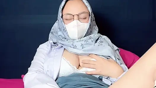 Lise öğrencisi okuldan eve geliyor sange ağır mastürbasyon ve aşırı fışkırtma