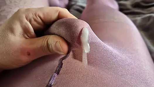 Lila Naylon çoraplı boşalma