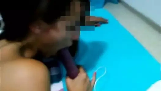 follando a mi novia con pollon dildo hasta que se corre