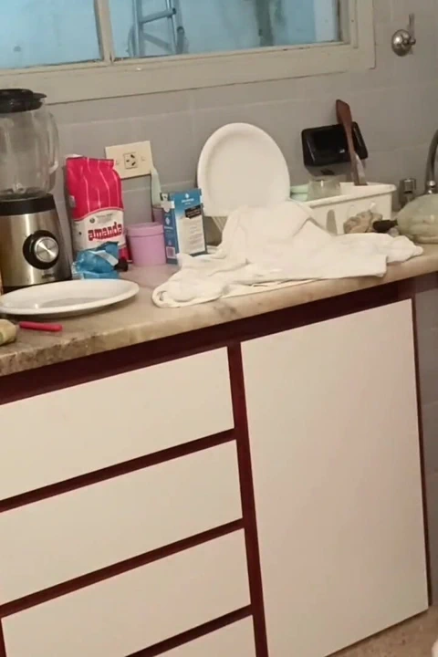 İlerledim Üvey Babamın Mutfakta Her Gece Ziyaretlerinden Gerçekten Hoşlandığımı Tahmin Ediyor