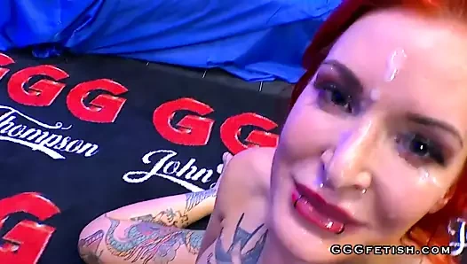 Yüz bakımı ve bukkakes üzerinde busty redhead alexxa vice