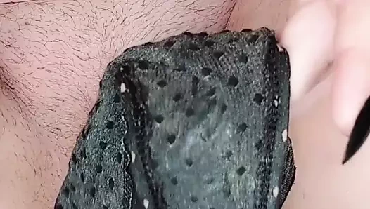 Yine milfs masasının altına saklanmaya karar verdin