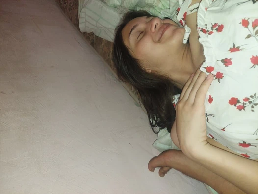 Kız arkadaşım güzel ve önden sikişmeyi seviyor