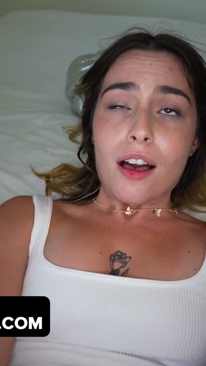 Chanel Camryn üvey babasının skoru bile eşitlemesi için vücudunu kullanıyor | Klip 3