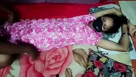 Gece Yarısı Gerçek Kayınbiraderi Ev Yapımı Seksin Tadını Çıkarıyor