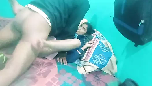 Üvey erkek kardeş ve üvey kız kardeş orta gecede çok sert seks yapıyor.