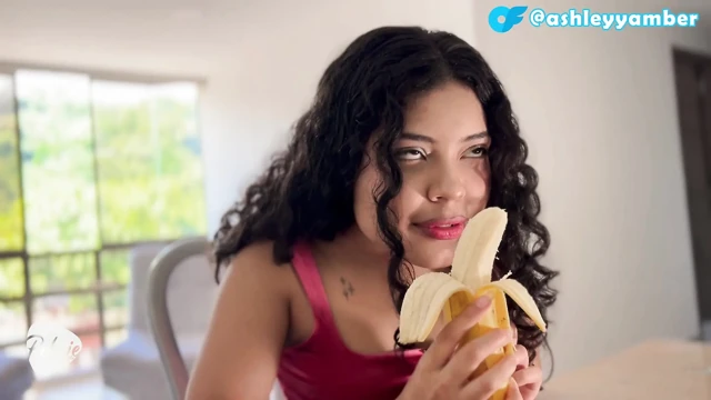 Ashley amber: yeni takıntım - bu muzla ne yaptığına bak