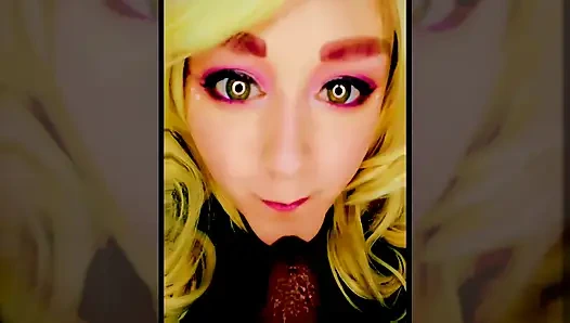 Ma voisine blonde sexy veut essayer de sucer ta grosse bite noire juteuse