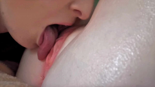 Объясняем, как относиться к симпатичной секс-кукле