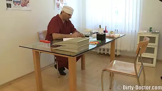 Anabela odasına girdi ve onu sikmekten başka bir şey istemedi