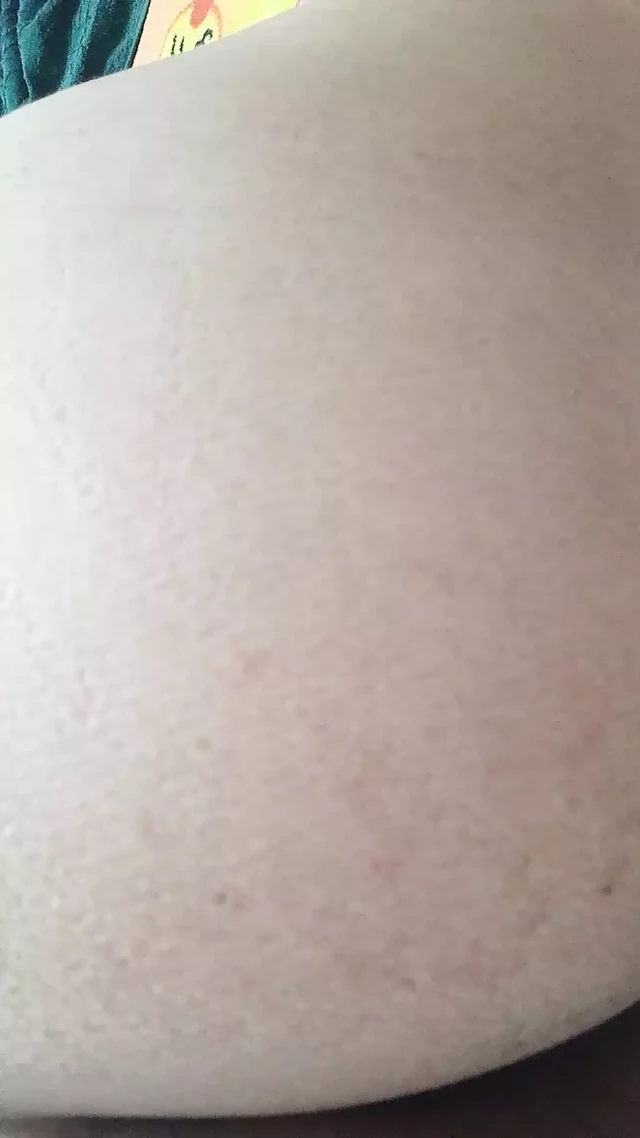 Güzel ateşli kız arkadaş götünü emiyor ve anal seks yapmayı kabul ediyor