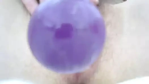 Taşaklarıyla oynayan kız arkadaş