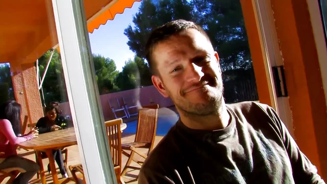 Evli kadın üçlü grup seks - doğal memeli zenci arkadaşlar anal sekse bayılıyor