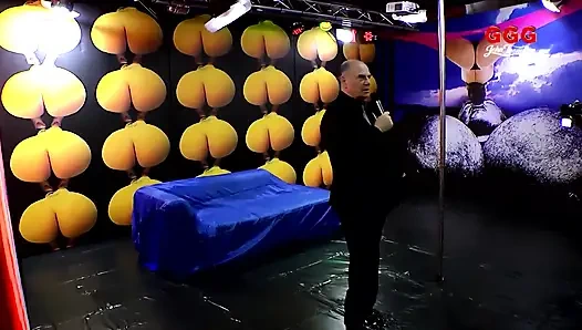 Ggg - Şimdi Beni Doldur! - İç Çamaşırlı Esmer Kadın Yeşil Kanepede Dölleniyor