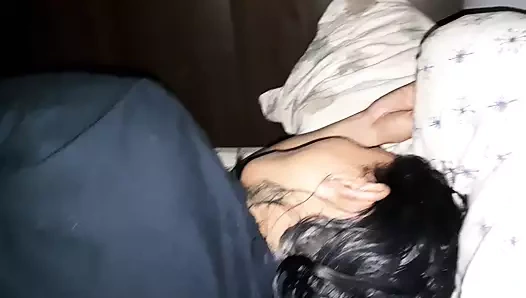 Porno film izledikten sonra Hintli baldızım ısınıyor ve beni becermek için bacaklarını açıyor.