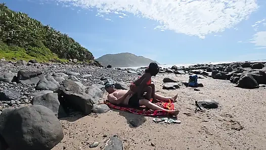 Tides ve birbirlerinin arasında kayboldu - azgın zenci orta yaşlı seksi kadın sevgilisine biniyor