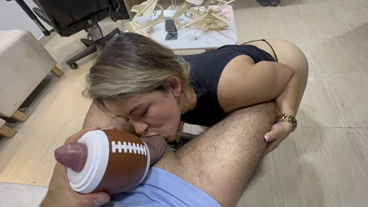 Arkadaşlarım "honeyplaybox"tan yeni bir oyuncağı test ediyordum ve arkadaşım benimle denemek istedi