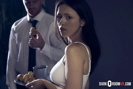 Üvey kız gizli malzeme biliyor