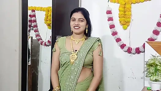 Süper ateşli üvey kız kardeş gece vakti üvey erkek kardeşi tarafından baştan çıkarıyor