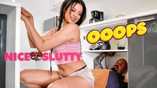 Oops! Jayna Kay NiceAndslutty'de kablo adamı tarafından sikiliyor