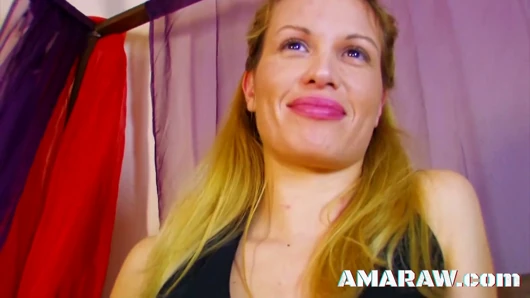 Sarışın yarak emici Lady Diamond yatakta anal sikiliyor