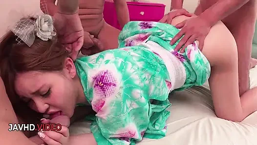 Miu tsukino Japonya'da vahşi grup sakso seansları ile heyecan verici