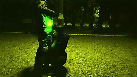 Trafik yanımızdan geçerken köpek gibi tasmalı ben ve herkes bize koşabilir... Paha biçilmez.