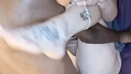 Büyük zenci yarağı sürtük siyah yarak almayı seviyor.