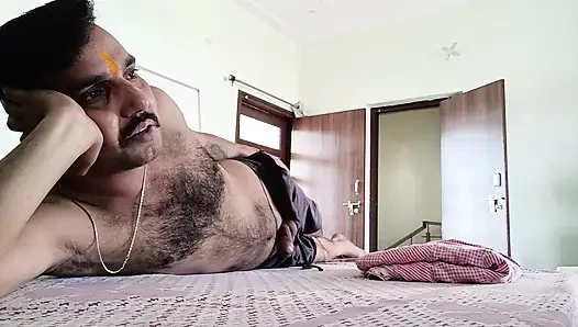 Hintli polis memuru komşusu ve ordu subayı Pakistanlı öğretmen tarafından emiliyor ve sikiliyor