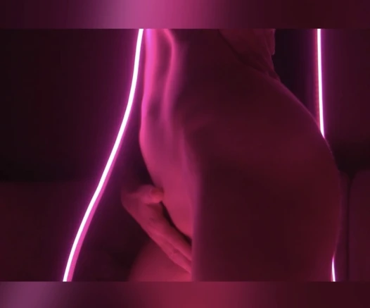 Çıplak amcık dansı. benimle misin