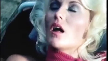 havuz başı dinlenme