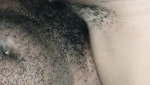 Ev bakıcısı amcığını gerdiriyor