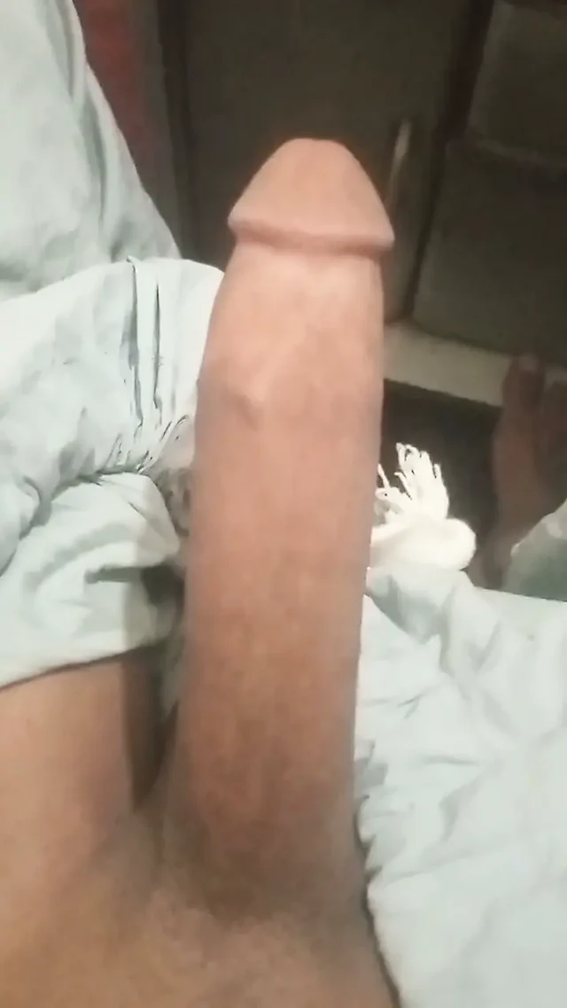 Evli olmayan kızlar, evli kadınlar, bekar kadınlar veya sikilmek isteyen gay erkekler bana ulaşabilir.