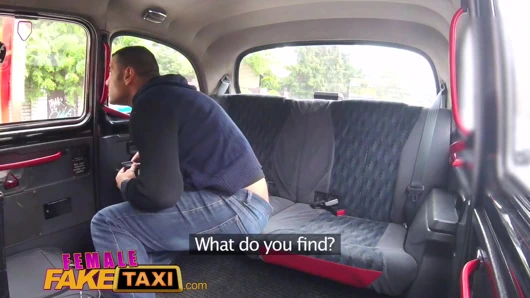 Kadın sahte taksi turist creampies ve alır bir ıslak kedi