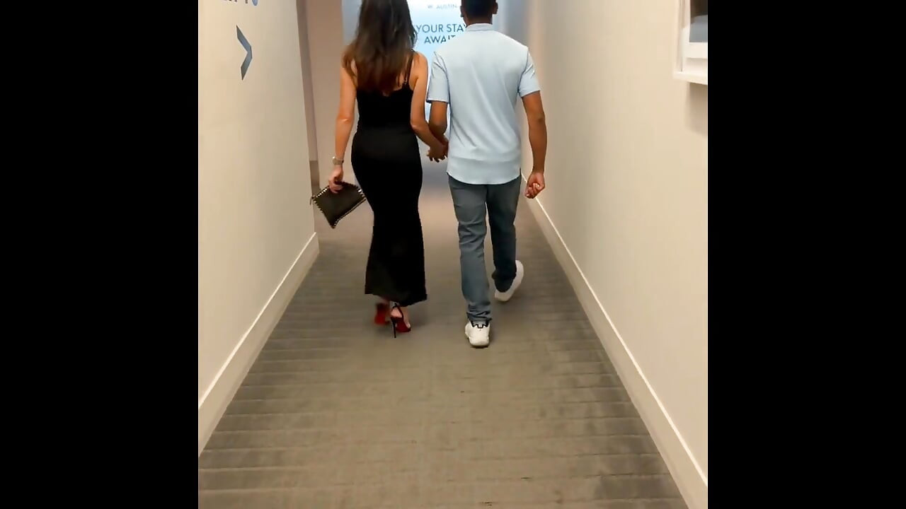 Edepsiz orta yaşlı seksi kadın Diana götünü yalatıyor ve büyük zenci yarağı dölleme yüzü gösteriliyor