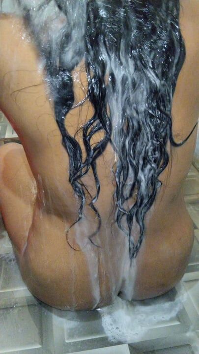 Seksi ateşli güzel kadınlar banyo yapıyor