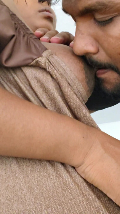 Dhire dhire davar aapne bhabhi ke boobs kiss kiya aaur bhabhi khush ho gai. | Clip 2