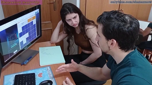 Genç öğrenci şantaj, pov oral seks, ağzına boşalmak, yutmak.