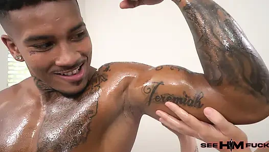 Brookie Blair dili onu yağladıktan sonra Tito Wilds'ın götünü sikiyor!