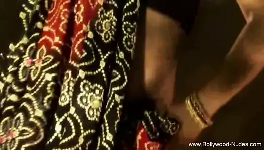 Asya'dan Hintli dansçı şehvetli hareketler