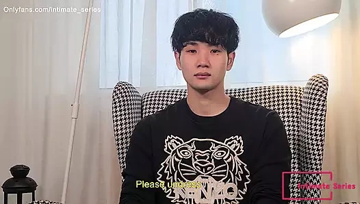 Güzel yaraklı tonlu Japon ikiz soyunuyor