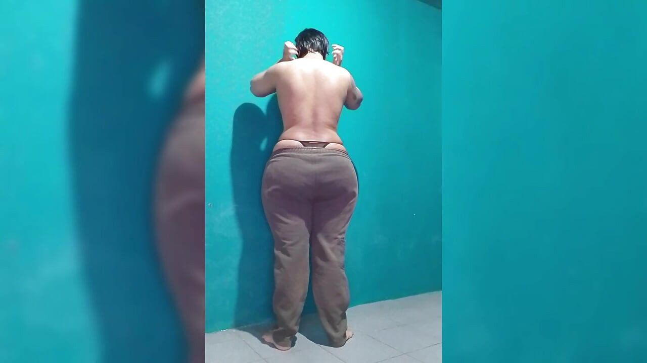 Büyük götlü üniversiteli transeksüel