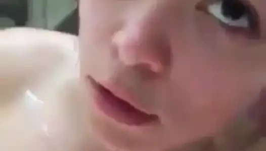 Bakış açısı emiyor ve boşalıyor