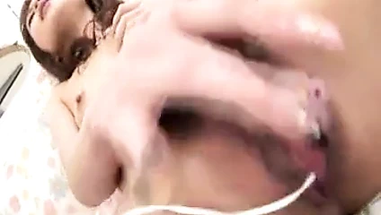 Asya sürtük sürtme sert üzerinde ona ıslak vajina sert