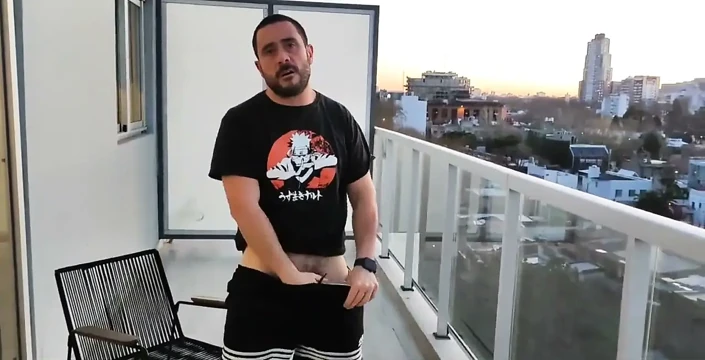 Zor olduğunda yarağıma dokunmayı gerçekten seviyor