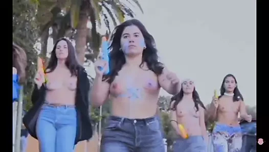 Topless videoclip Texxcoco